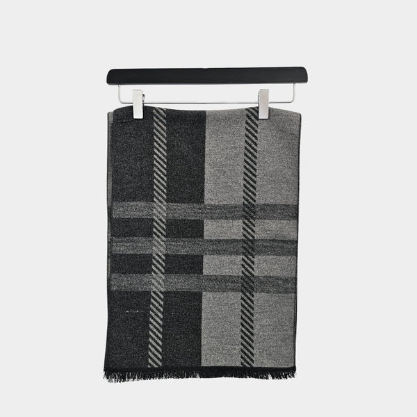 Gray Lined Scarf - Stylish and Versatile Accessory
