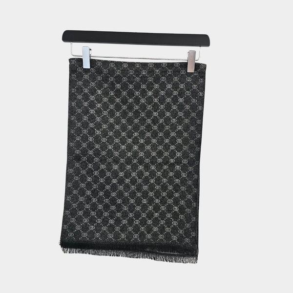 Black Design Scarf - Stylish and Versatile Accessory