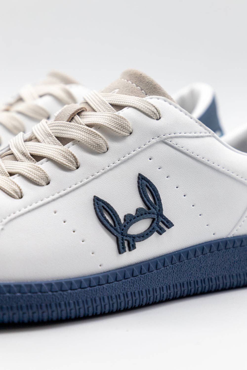 White Low-Top Leather Sneakers with Contrasting Crab Motif | Duo