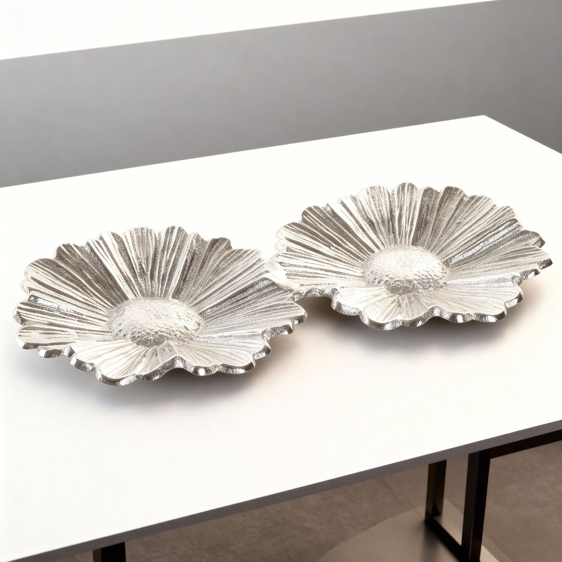 Aluminium Flower Shape Bowl - Elegant Silver Design for Versatile Use - LUXONAS