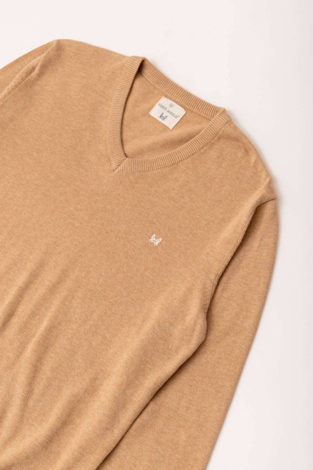 Basic V - Neck Camel Sweater - LUXONAS HOME