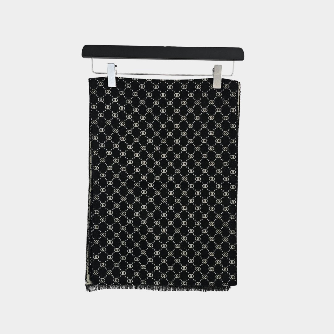 Black Design Scarf - Stylish and Versatile Accessory