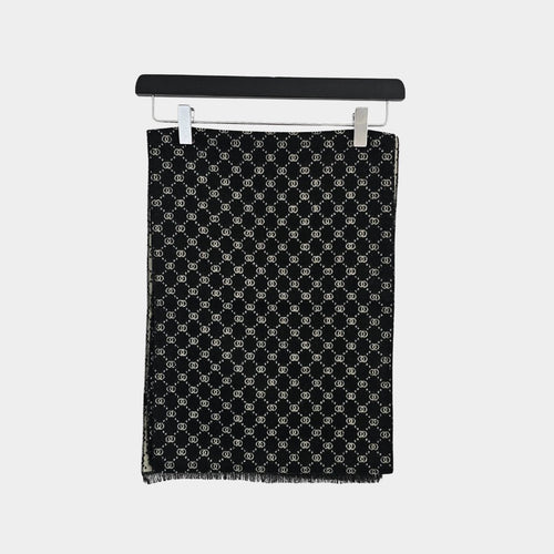 Black Design Scarf - Stylish and Versatile Accessory