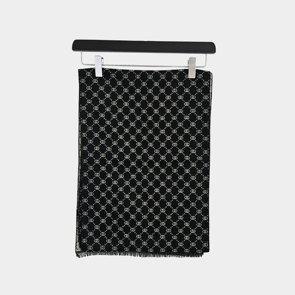 Black Design Scarf - Stylish and Versatile Accessory