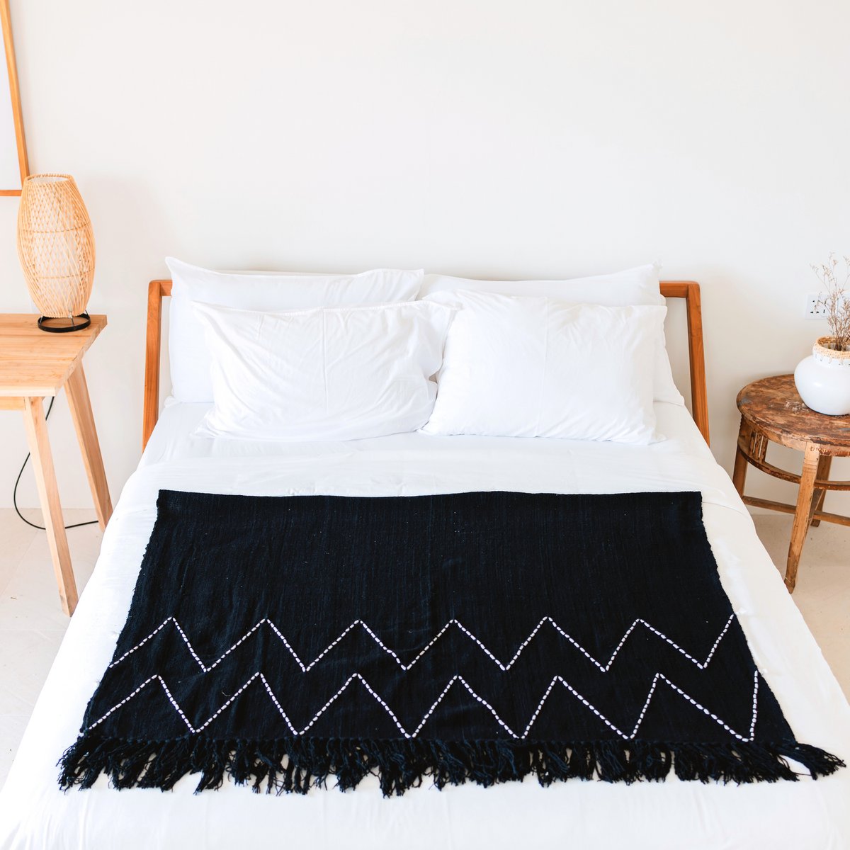 Black Throw Handwoven – Boho Bedspread – Fringes and Zigzag Pattern Plaid – Cosy Sofa Blanket – Cotton Throw 140x200 cm LINGGAH - LUXONAS HOME