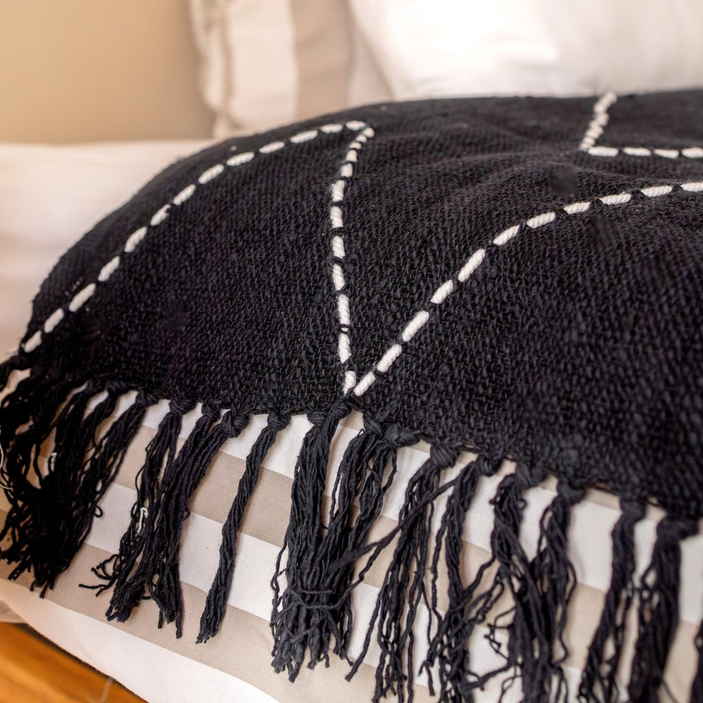 Black Throw Handwoven – Boho Bedspread – Fringes and Zigzag Pattern Plaid – Cosy Sofa Blanket – Cotton Throw 140x200 cm LINGGAH - LUXONAS HOME