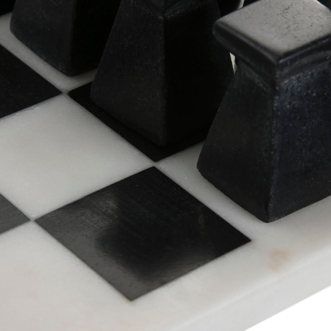 Black & White Marble Chess Set - LUXONAS
