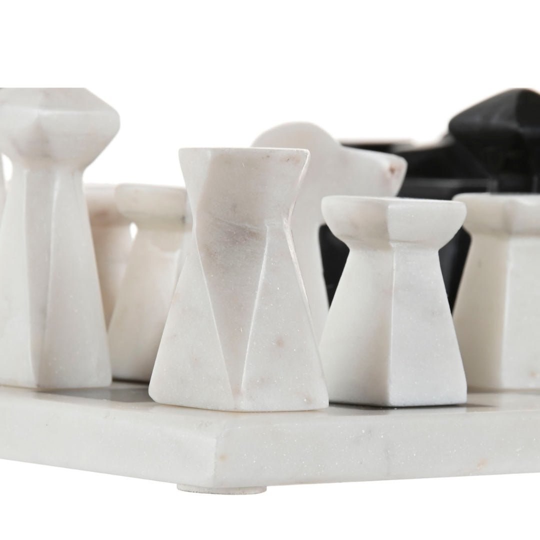 Black & White Marble Chess Set - LUXONAS