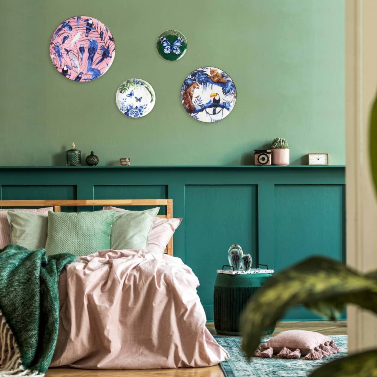 Butterfly Garden Wall Plate - LUXONAS