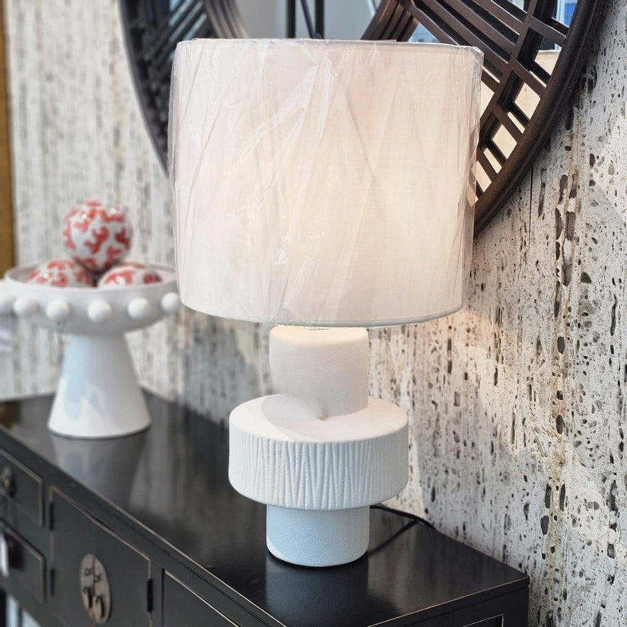 Cocoa White Step Table Lamp - Elegant Ceramic Lighting