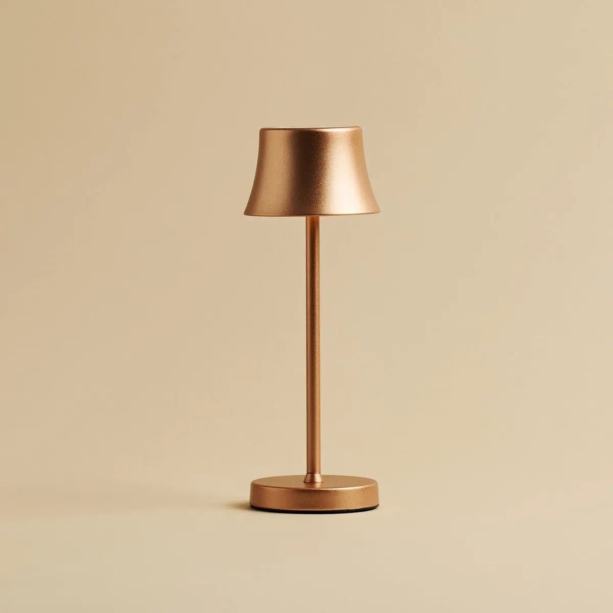 Combi Set Professional | 8 x De Pijp Mini Copper Rechargeable Table Lamps & 1 x Central Station Charging Station - LUXONAS HOME