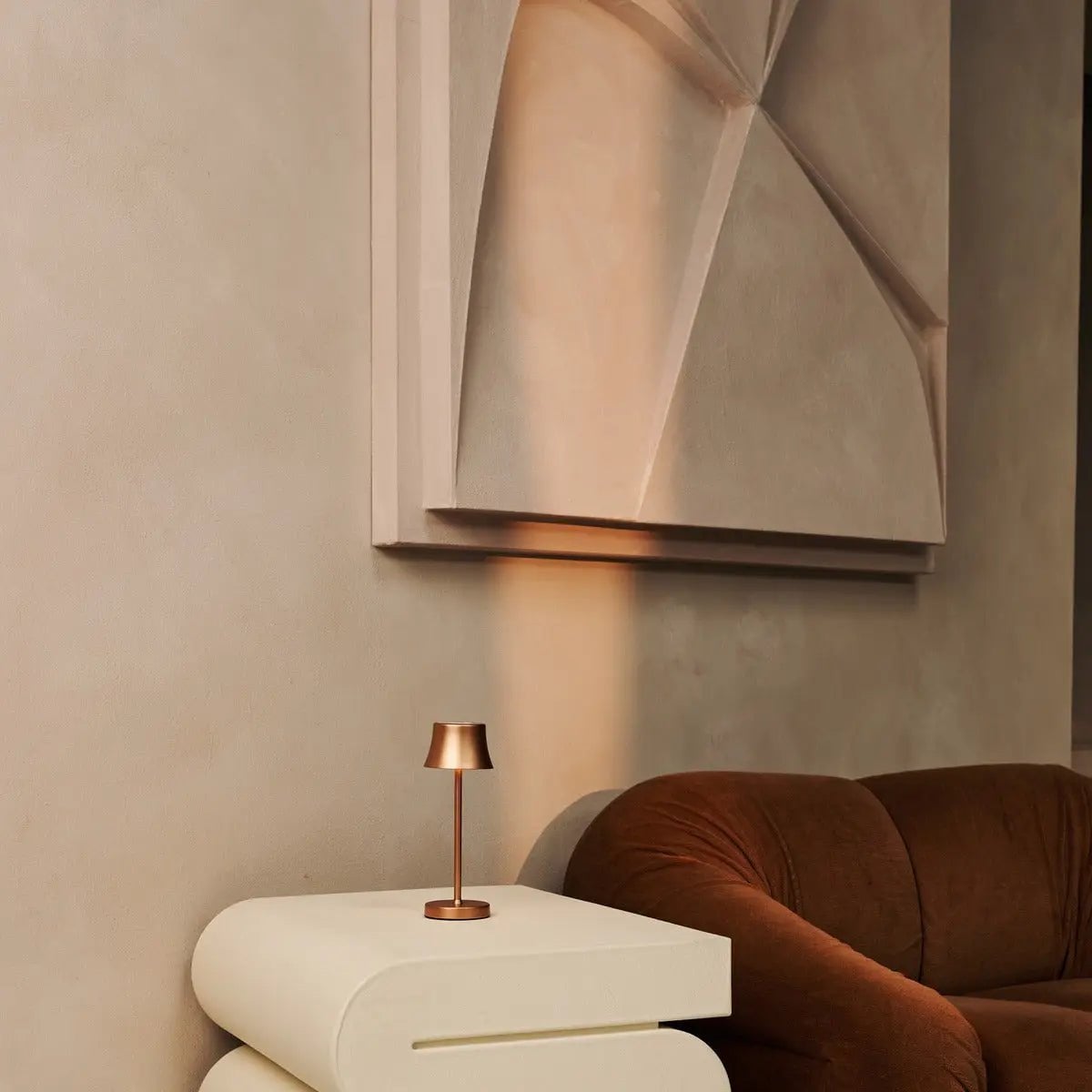 Combi Set Professional | 8 x De Pijp Mini Copper Rechargeable Table Lamps & 1 x Central Station Charging Station - LUXONAS HOME