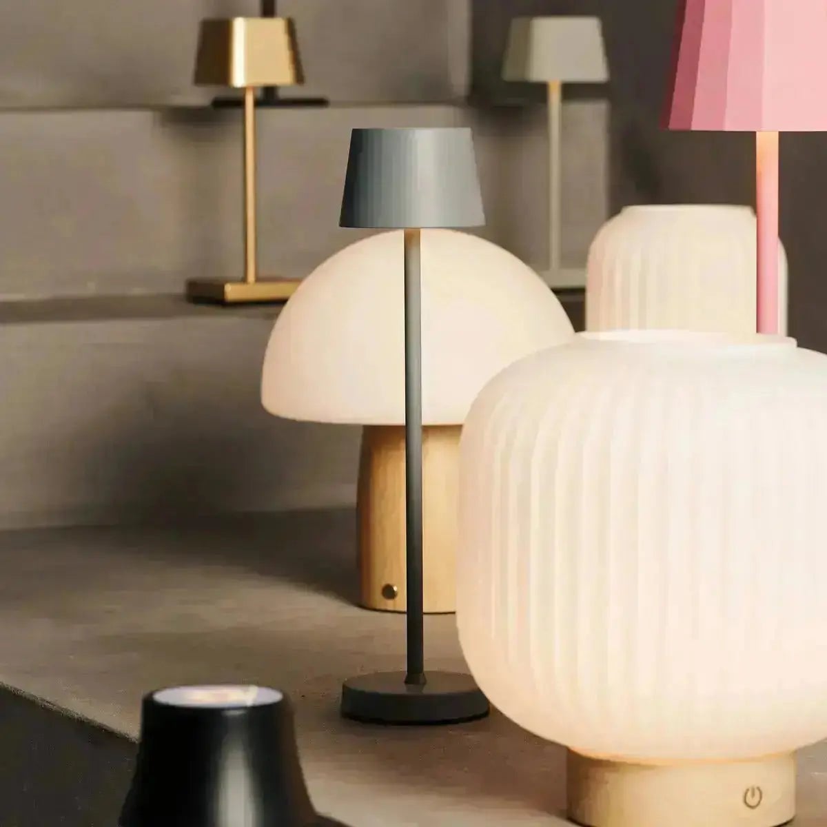 Combi Set Professional | 8 x De Pijp Mini Mouse Grey Rechargeable Table Lamps & 1 x Central Station Charging Station - LUXONAS HOME