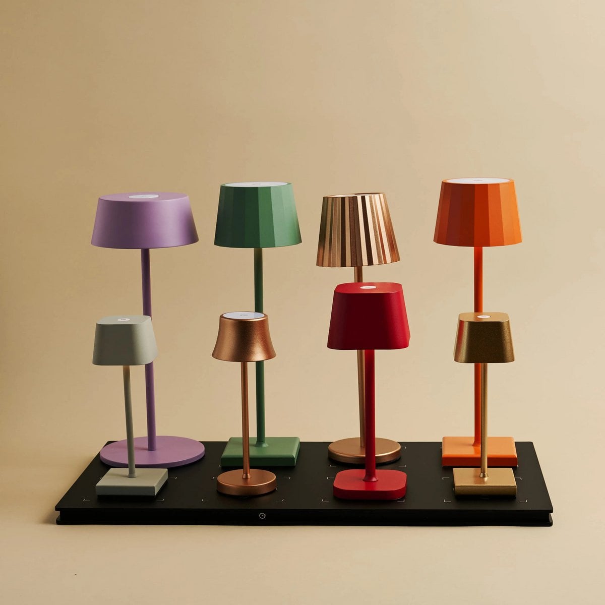 Combi Set Professional | 8 x Sarphati Mini Gold Rechargeable Table Lamps & 1 x Central Station Charging Station - LUXONAS HOME