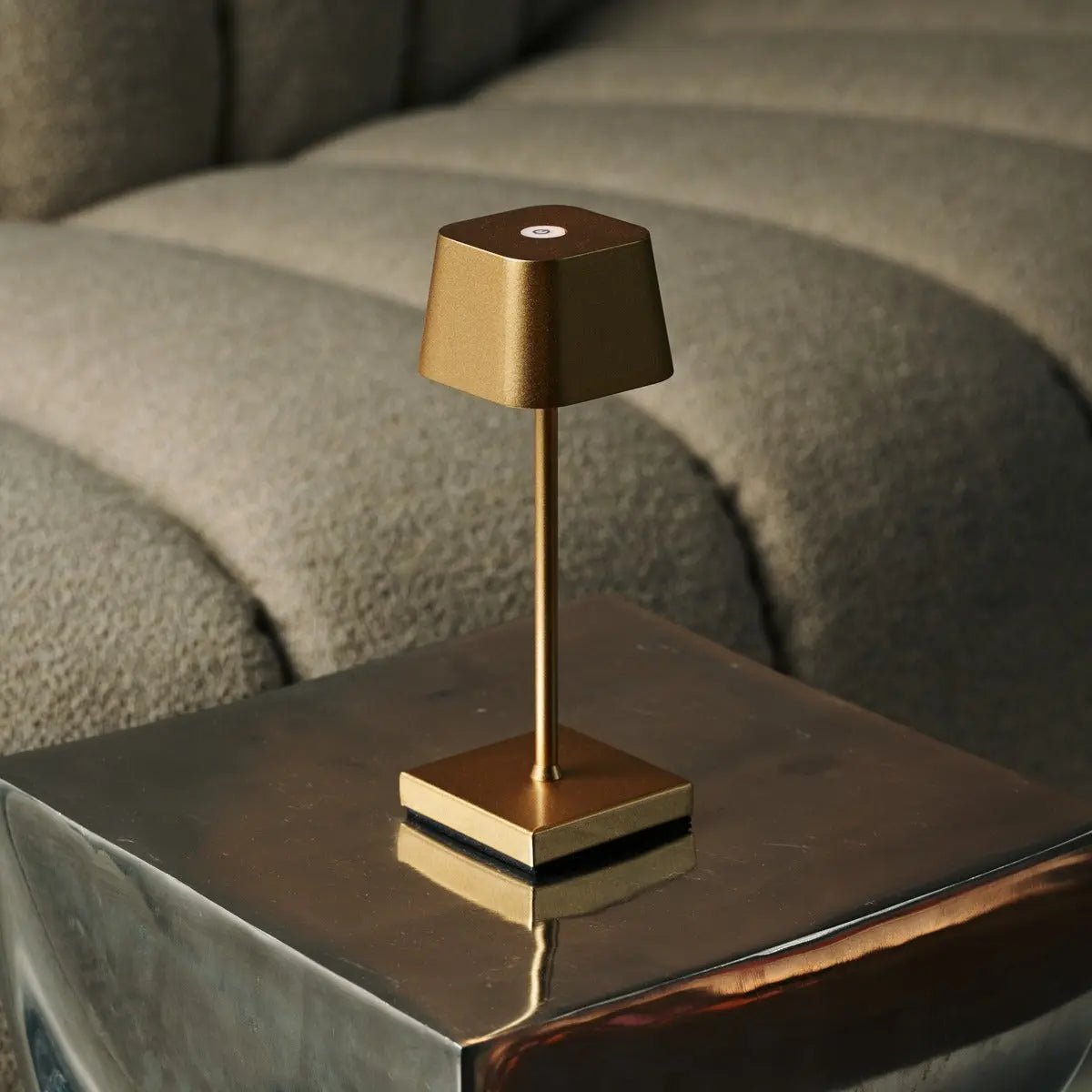 Combi Set Professional | 8 x Sarphati Mini Gold Rechargeable Table Lamps & 1 x Central Station Charging Station - LUXONAS HOME