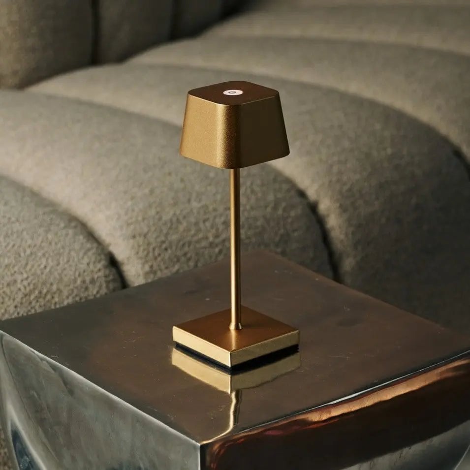 Combi Set Professional | 8 x Sarphati Mini Gold Rechargeable Table Lamps & 1 x Central Station Charging Station - LUXONAS HOME