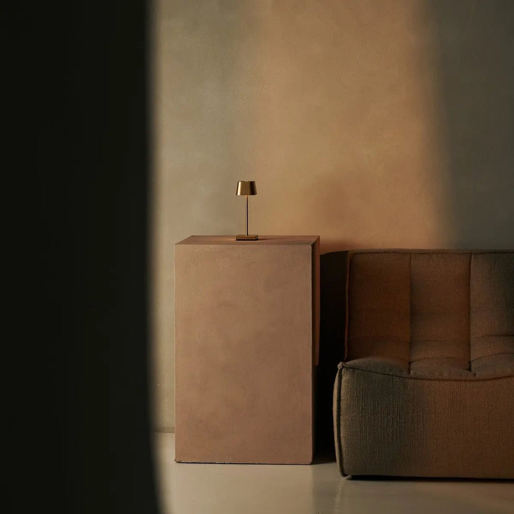 Combi Set Professional | 8 x Sarphati Mini Gold Rechargeable Table Lamps & 1 x Central Station Charging Station - LUXONAS HOME