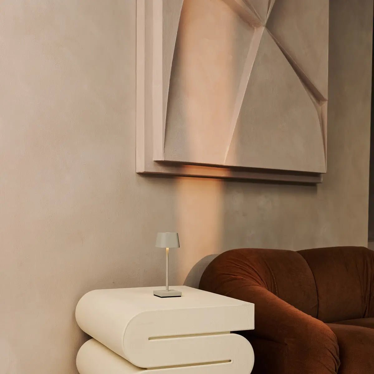 Combi Set Professional | 8 x Sarphati Mini Shadow Grey Rechargeable Table Lamps & 1 x Central Station Charging Station - LUXONAS HOME