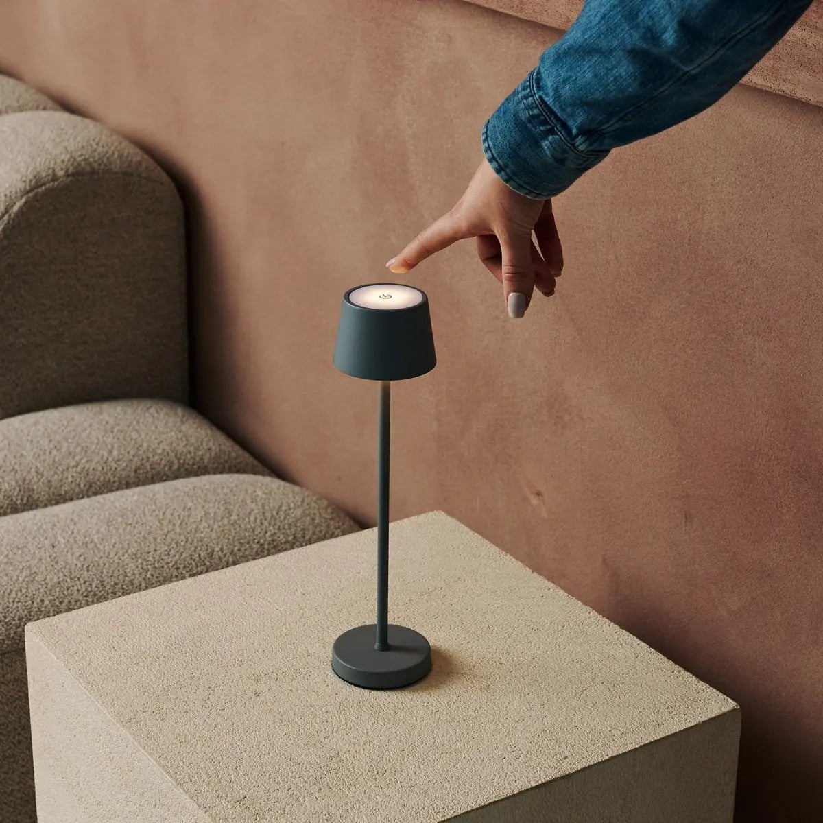 Combi Set Professional | 8 x Vondel Mini Mouse Grey Rechargeable Table Lamps & 1 x Central Station Charging Station - LUXONAS HOME