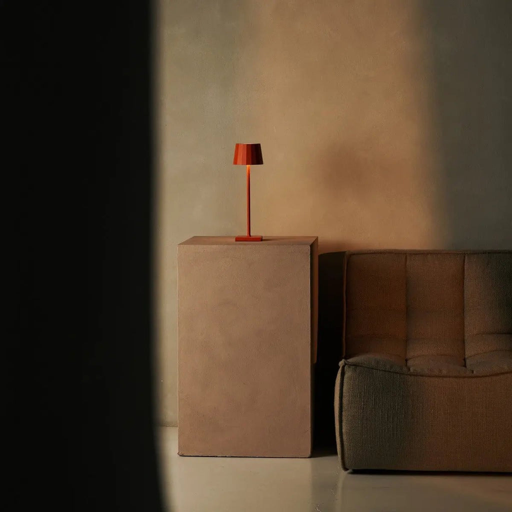 Combi Set Professional | 8 x Wouter Blossom Orange Rechargeable Table Lamps & 1 x Central Station Charging Station - LUXONAS HOME