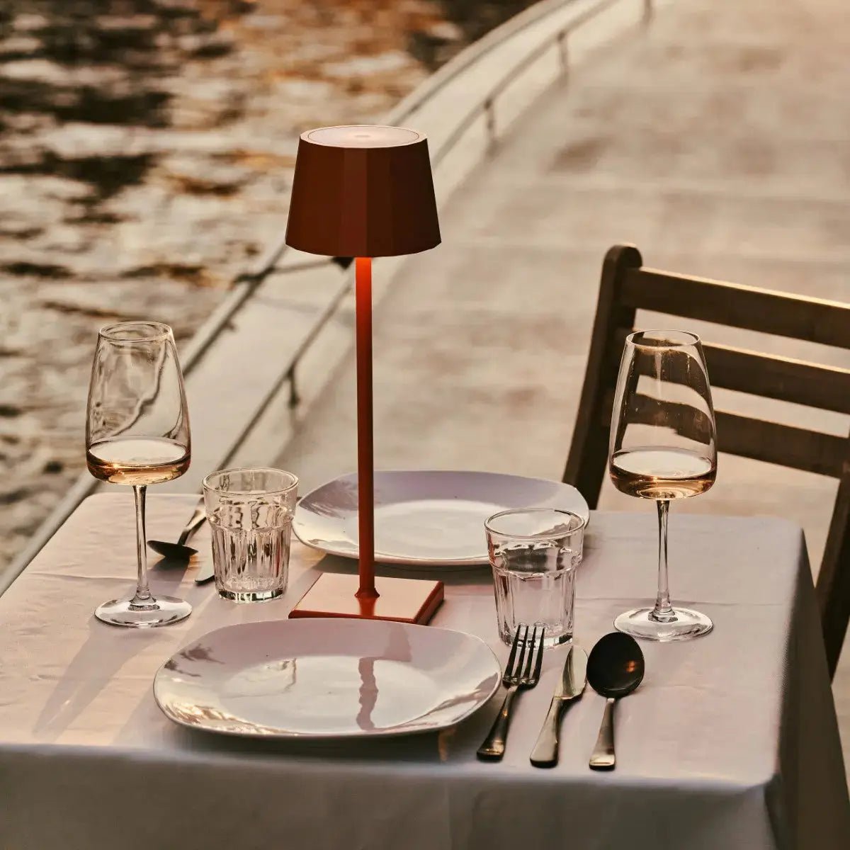 Combi Set Professional | 8 x Wouter Blossom Orange Rechargeable Table Lamps & 1 x Central Station Charging Station - LUXONAS HOME