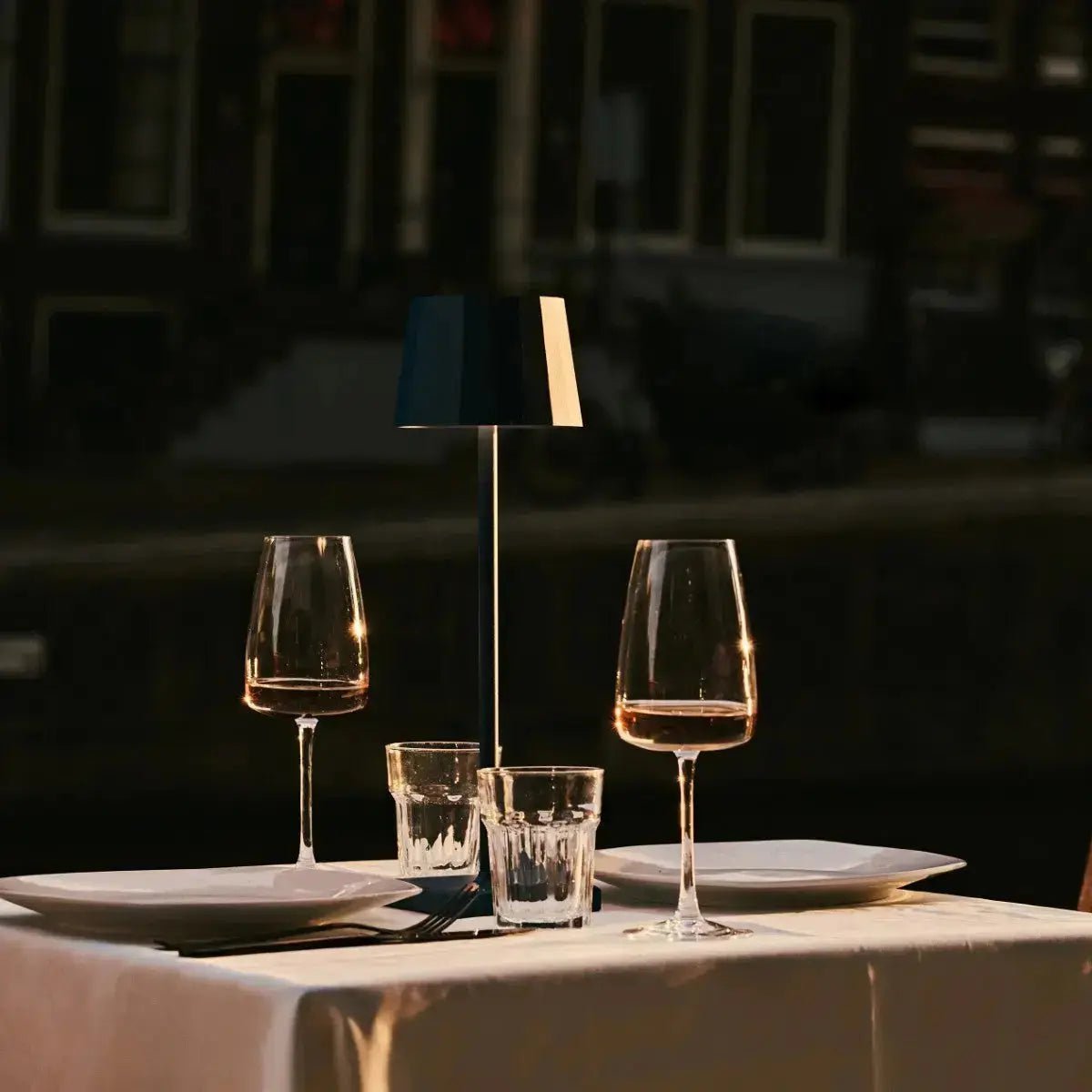 Combi Set Professional | 8 x Wouter Delftware Blue Rechargeable Table Lamps & 1 x Central Station Charging Station - LUXONAS HOME