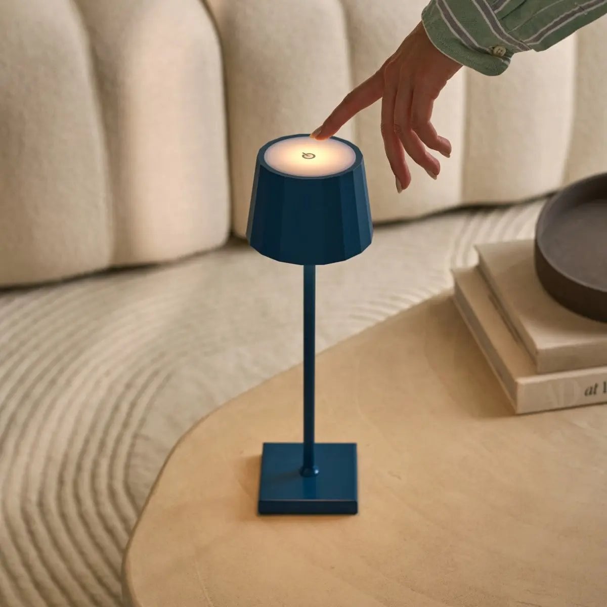 Combi Set Professional | 8 x Wouter Delftware Blue Rechargeable Table Lamps & 1 x Central Station Charging Station - LUXONAS HOME