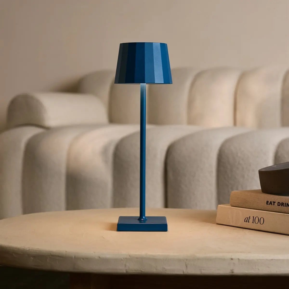 Combi Set Professional | 8 x Wouter Delftware Blue Rechargeable Table Lamps & 1 x Central Station Charging Station - LUXONAS HOME