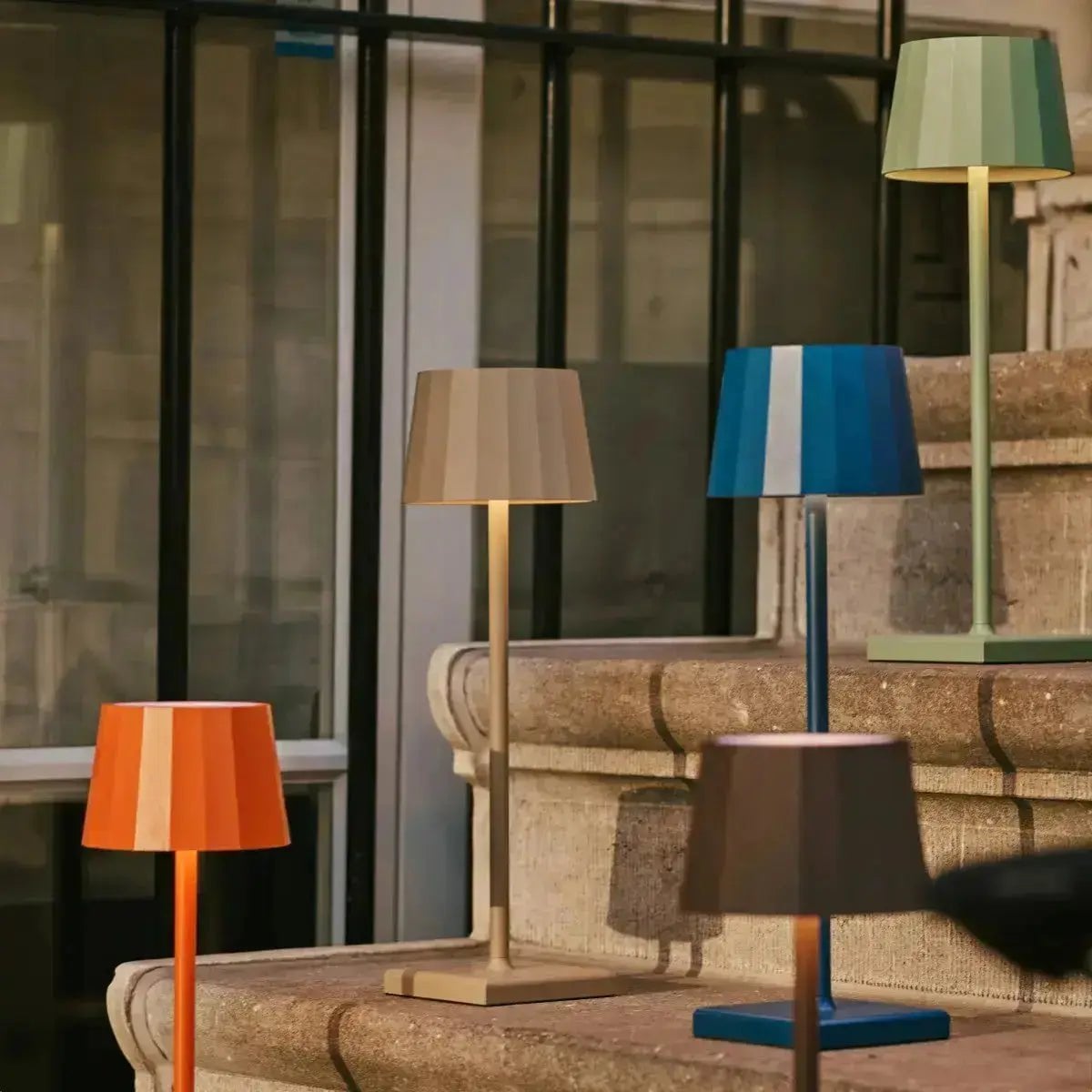 Combi Set Professional | 8 x Wouter Delftware Blue Rechargeable Table Lamps & 1 x Central Station Charging Station - LUXONAS HOME