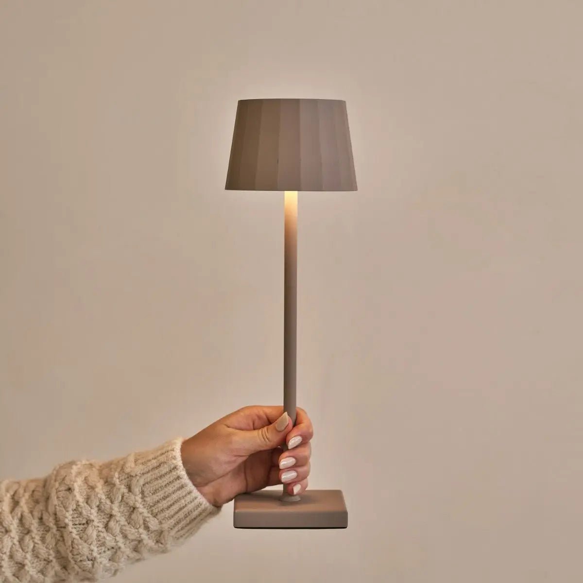 Combi Set Professional | 8 x Wouter Koala Brown Rechargeable Table Lamps & 1 x Central Station Charging Station - LUXONAS HOME