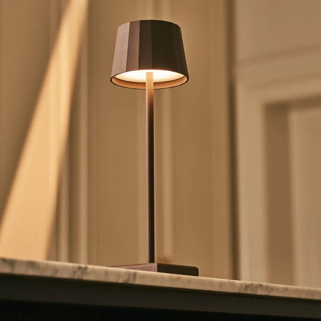 Combi Set Professional | 8 x Wouter Mocha Brown Rechargeable Table Lamps & 1 x Central StationCharging Station - LUXONAS HOME