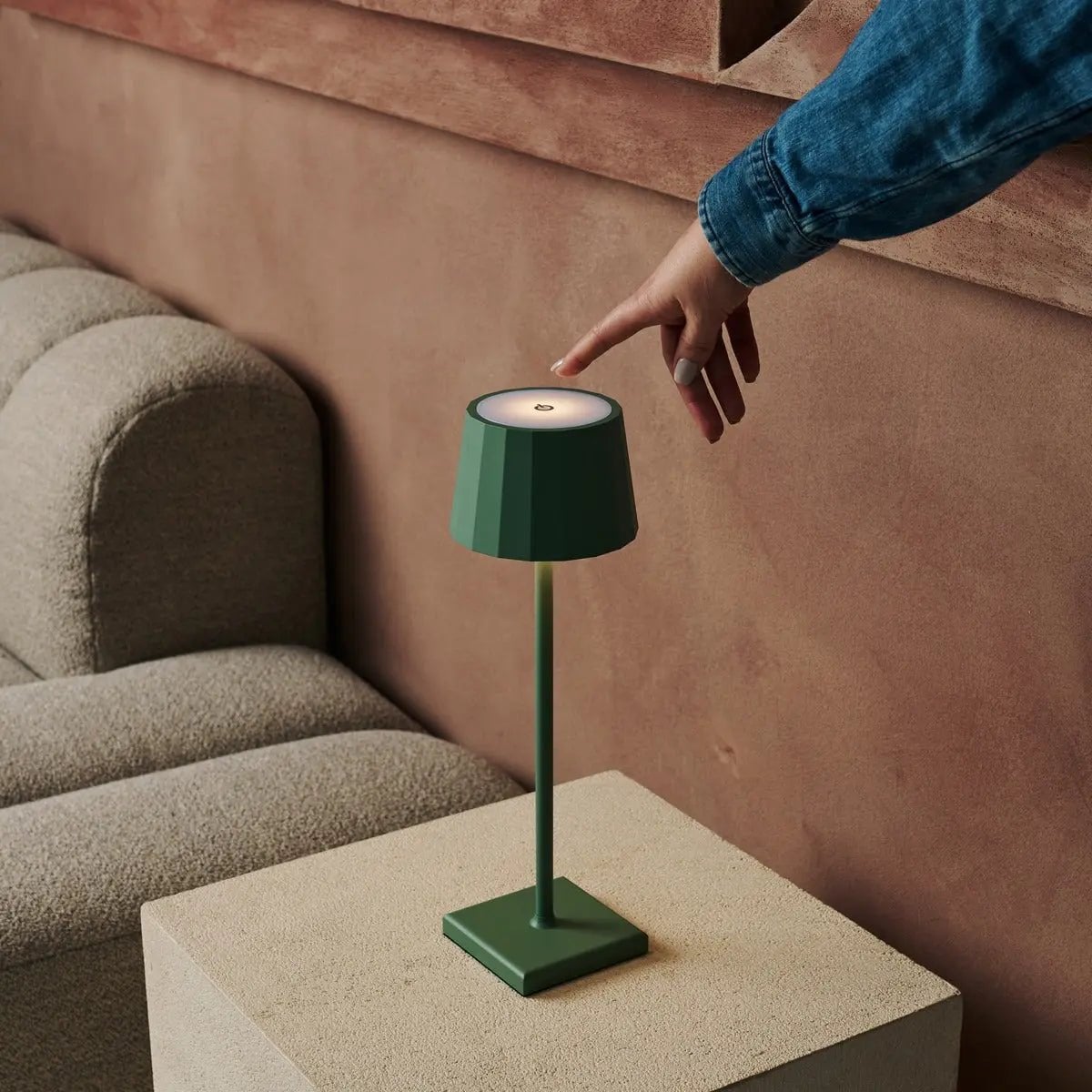 Combi Set Professional | 8 x Wouter Sage Green Rechargeable Table Lamps & 1 x Central Station Charging Station - LUXONAS HOME