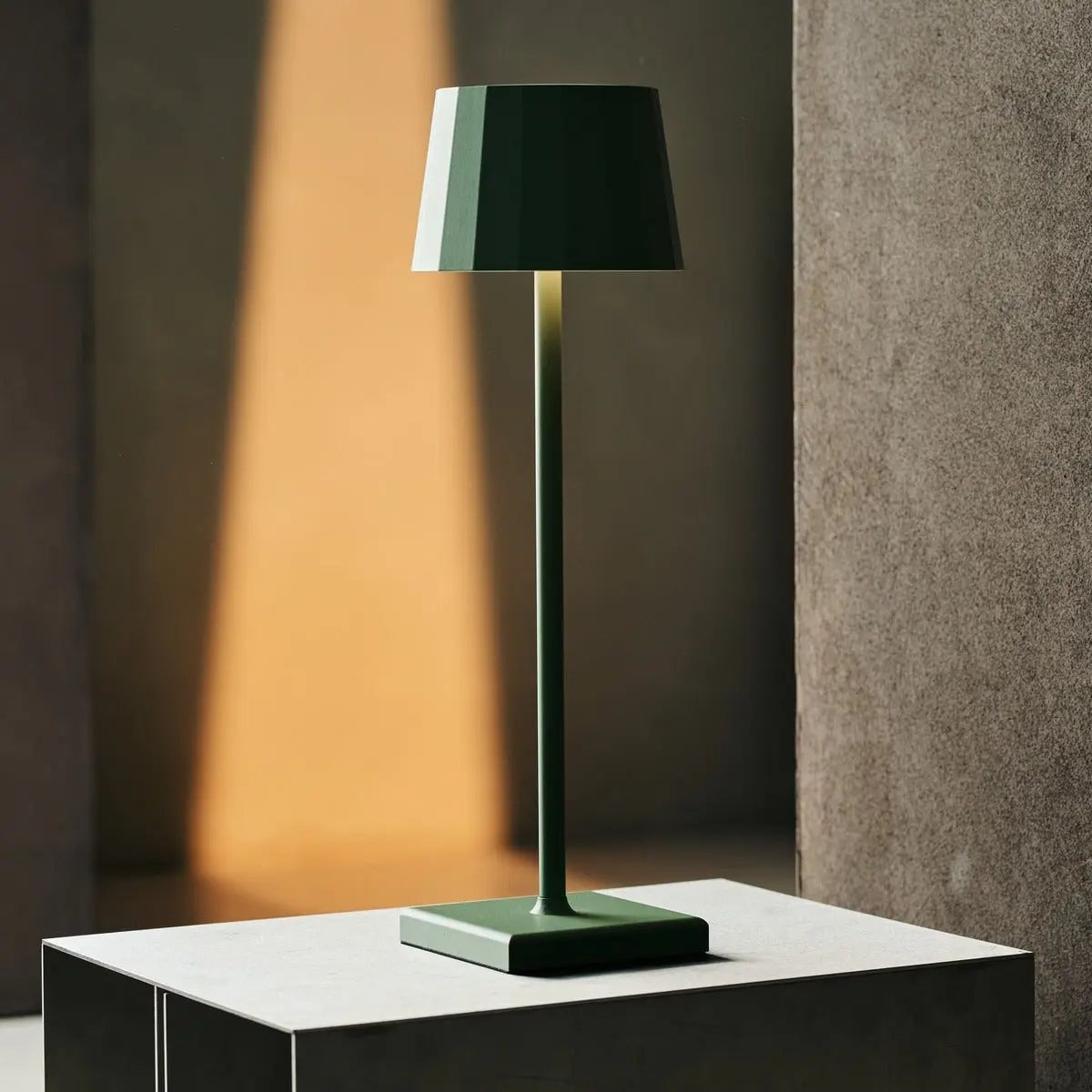 Combi Set Professional | 8 x Wouter Sage Green Rechargeable Table Lamps & 1 x Central Station Charging Station - LUXONAS HOME