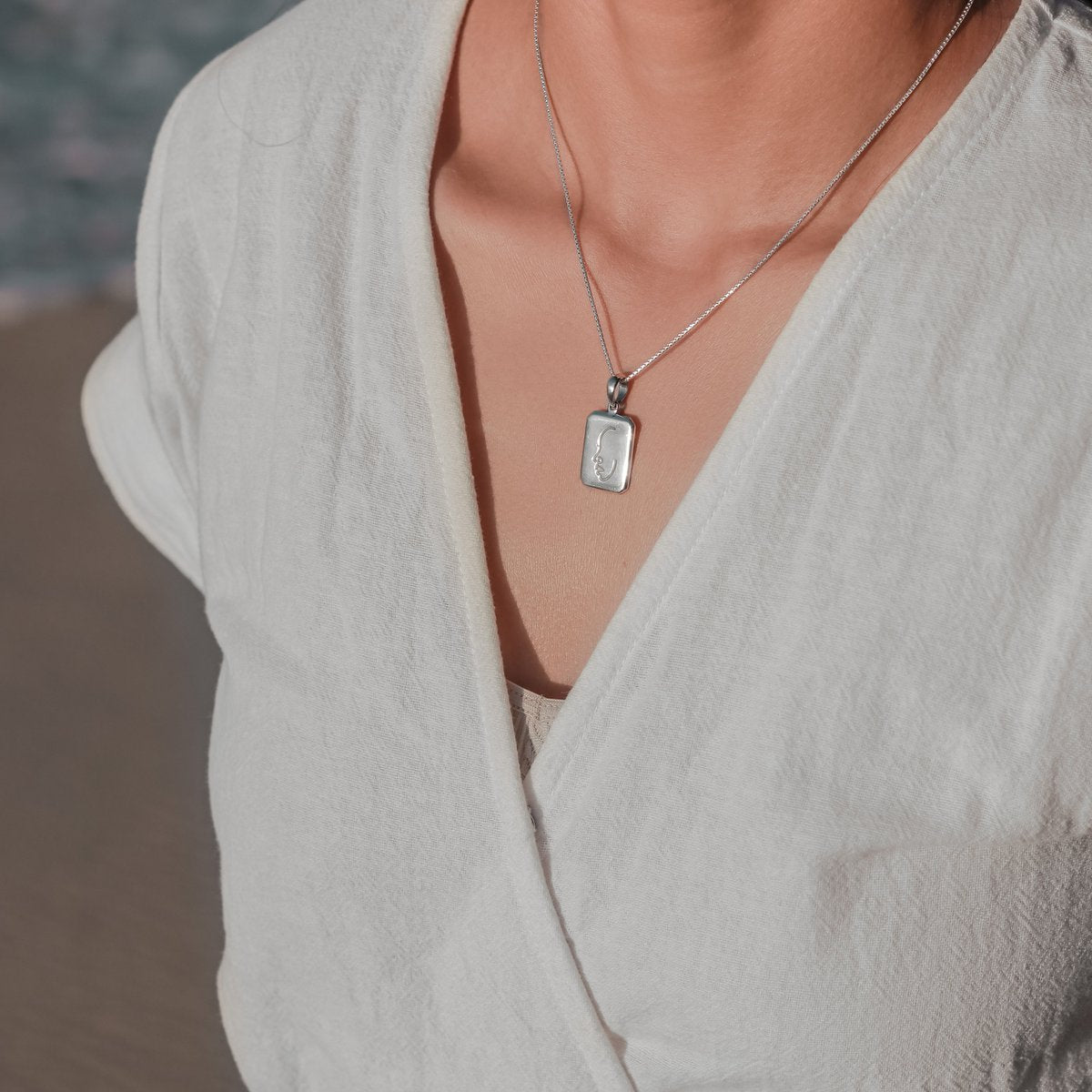 Dainty Necklace with Pendant - 925 Silver 40 cm Chain - Engraved Abstract Face - LOVINA Silver - LUXONAS HOME