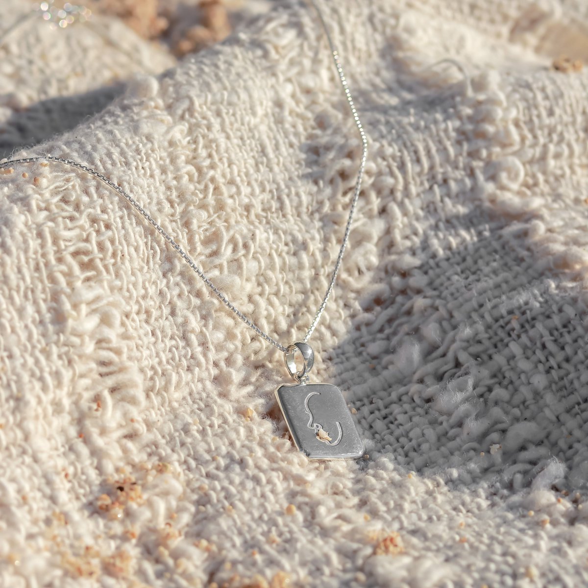 Dainty Necklace with Pendant - 925 Silver 40 cm Chain - Engraved Abstract Face - LOVINA Silver - LUXONAS HOME