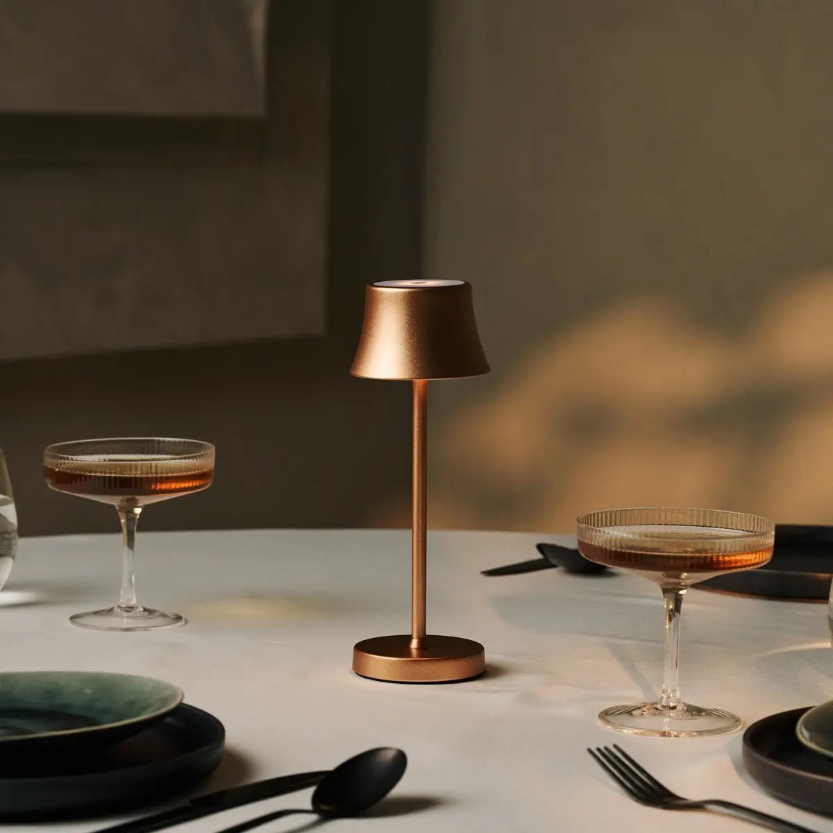 De Pijp Mini Copper Rechargeable Table Lamp | Wireless Charging & Dimmable - LUXONAS HOME
