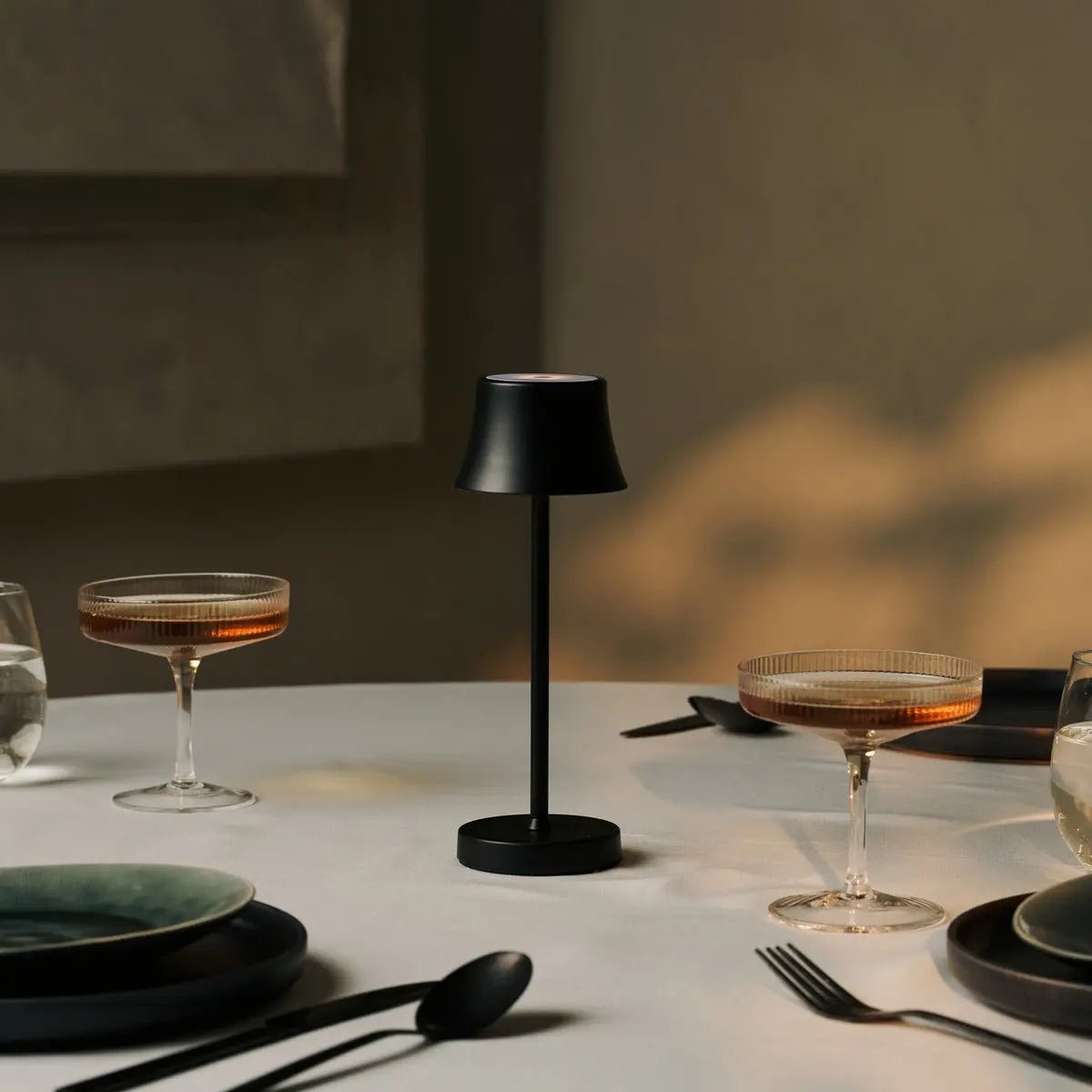 De Pijp Mini Midnight Black Rechargeable Table Lamp | Wireless Charging & Dimmable - LUXONAS HOME