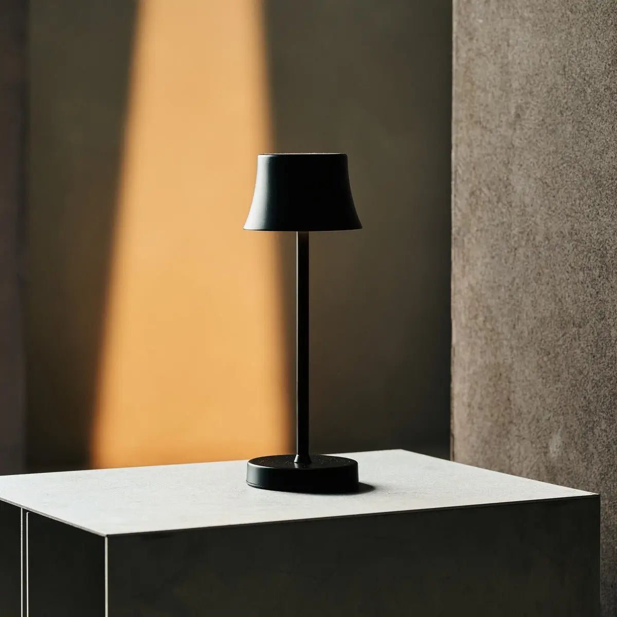 De Pijp Mini Midnight Black Rechargeable Table Lamp | Wireless Charging & Dimmable - LUXONAS HOME
