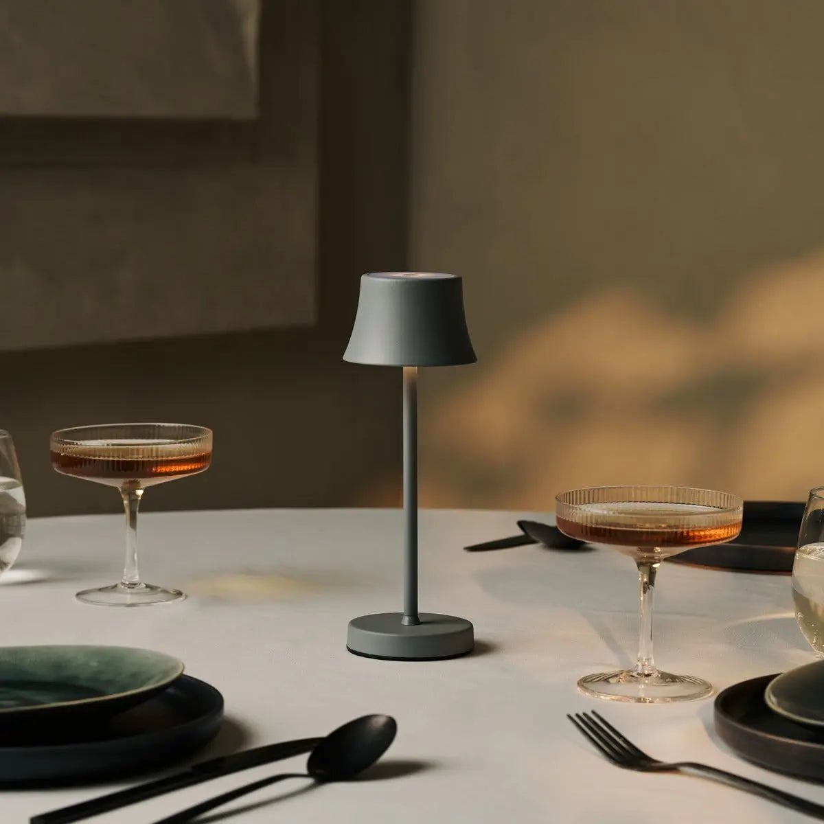 De Pijp Mini Mouse Grey Rechargeable Table Lamp | Wireless Charging & Dimmable - LUXONAS HOME