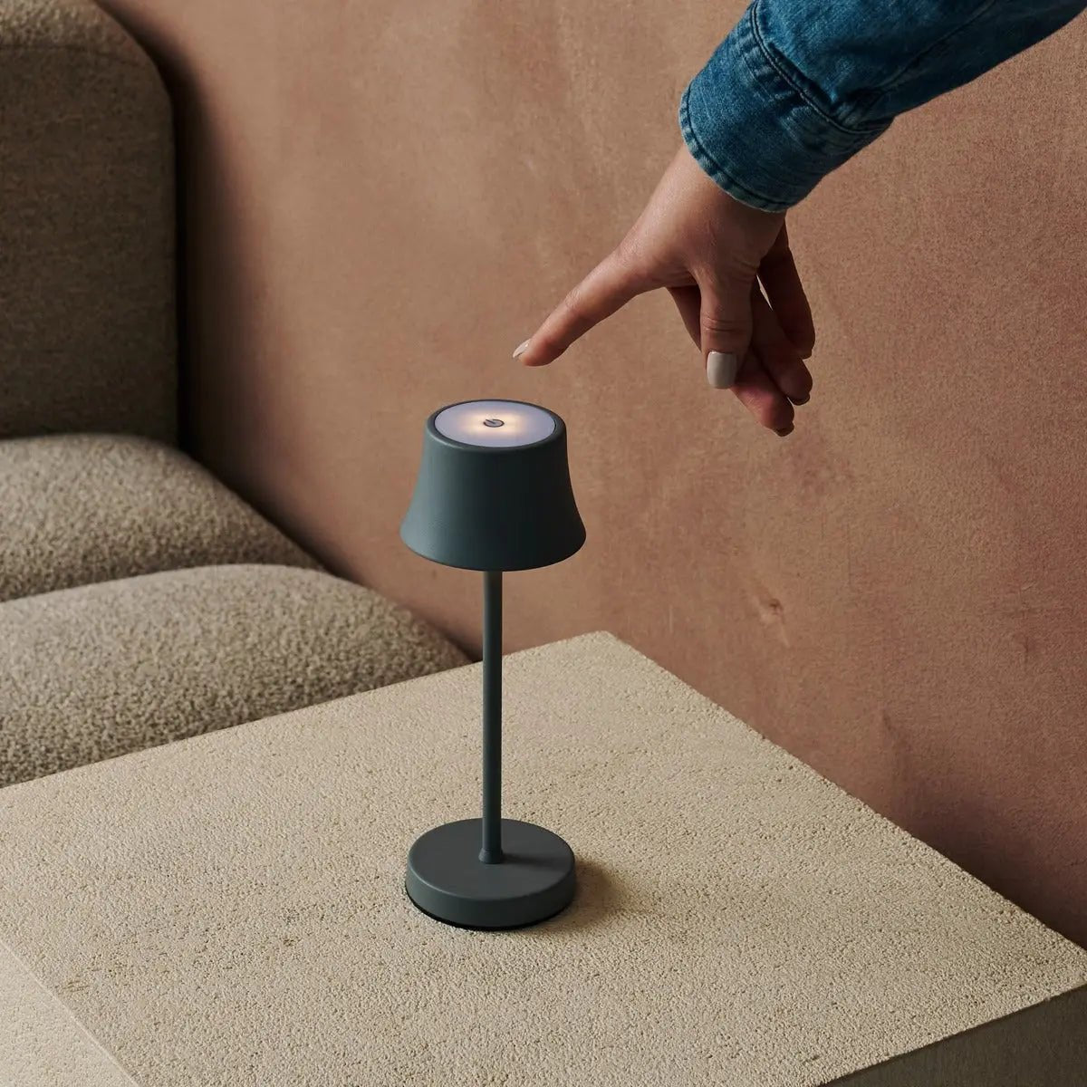 De Pijp Mini Mouse Grey Rechargeable Table Lamp | Wireless Charging & Dimmable - LUXONAS HOME