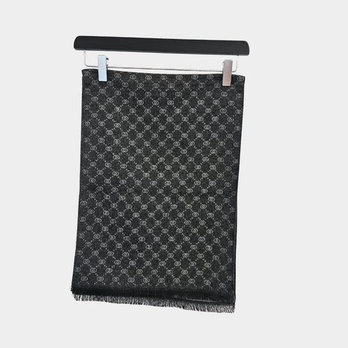 Grey Design Scarf - Stylish and Versatile Accessory