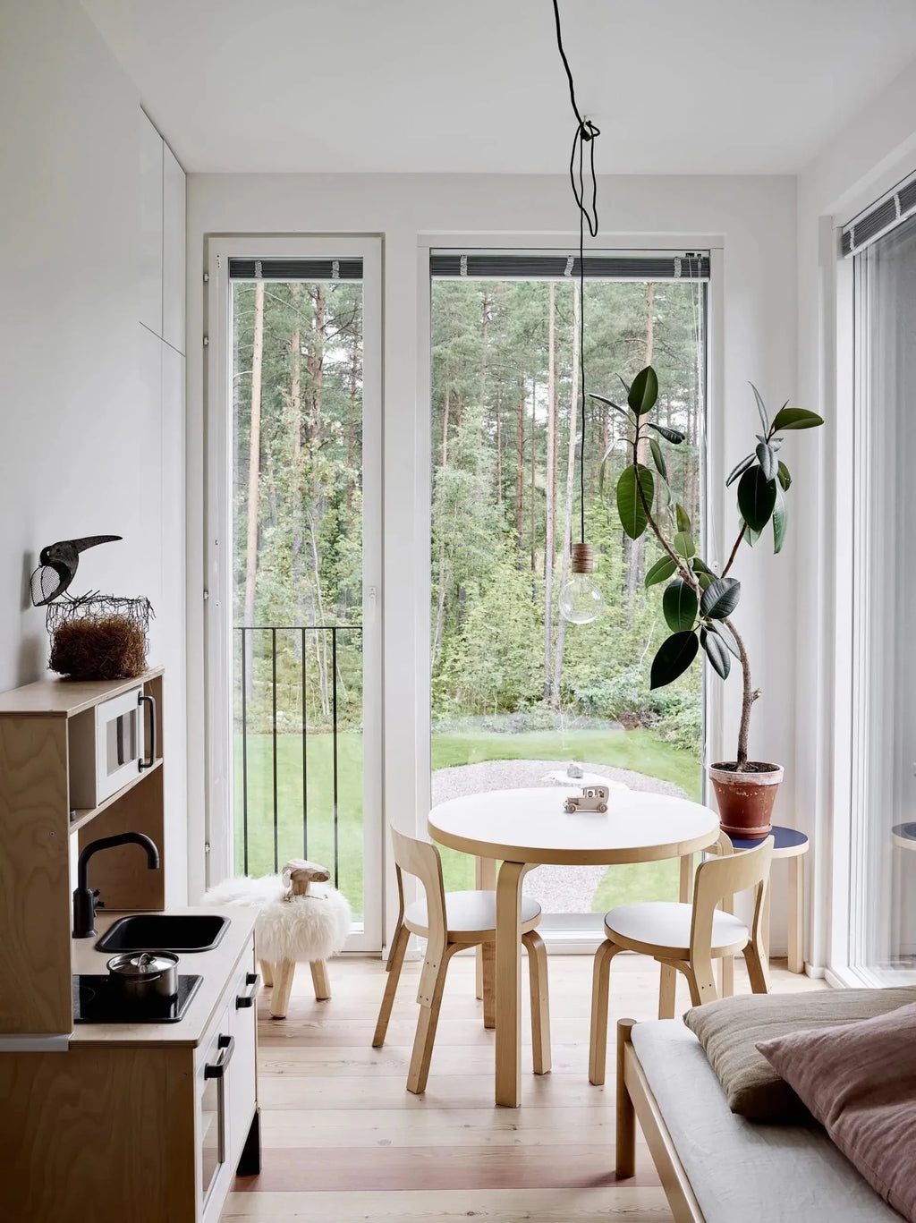 Happy Homes - White Walls - LUXONAS