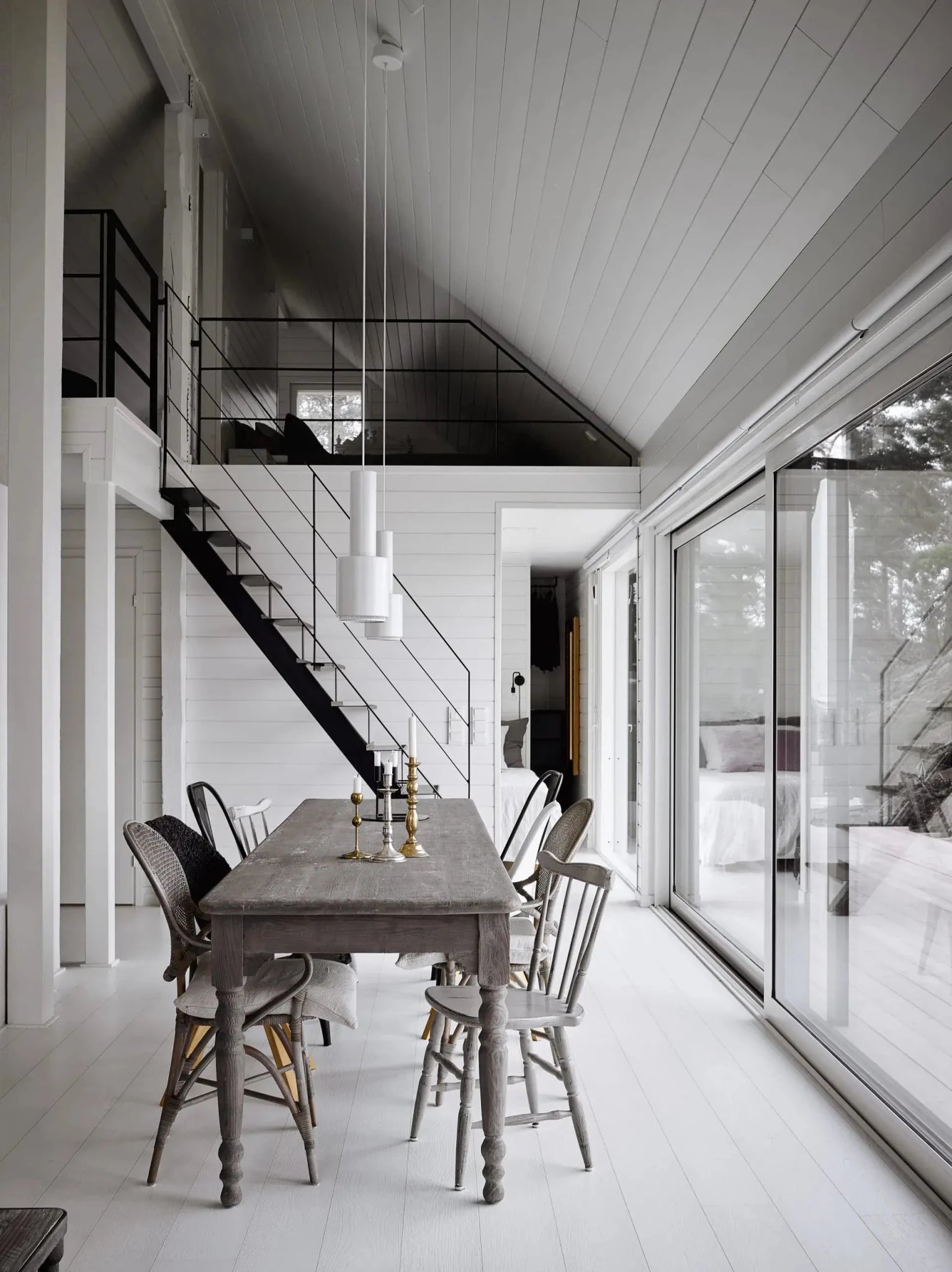 Happy Homes - White Walls - LUXONAS