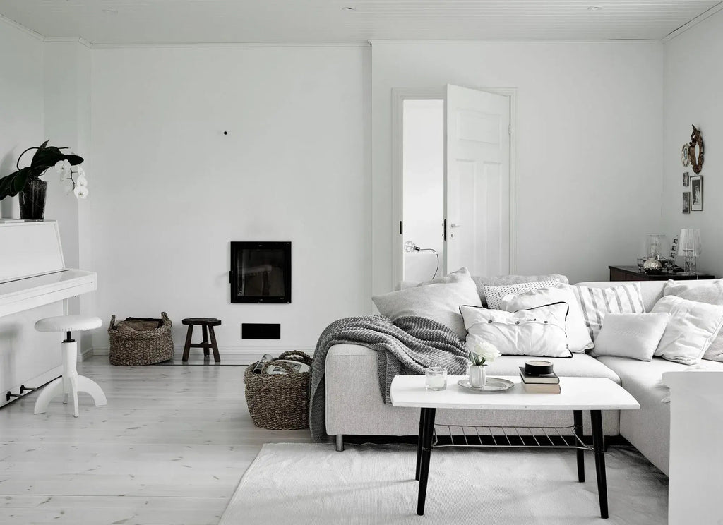 Happy Homes - White Walls - LUXONAS