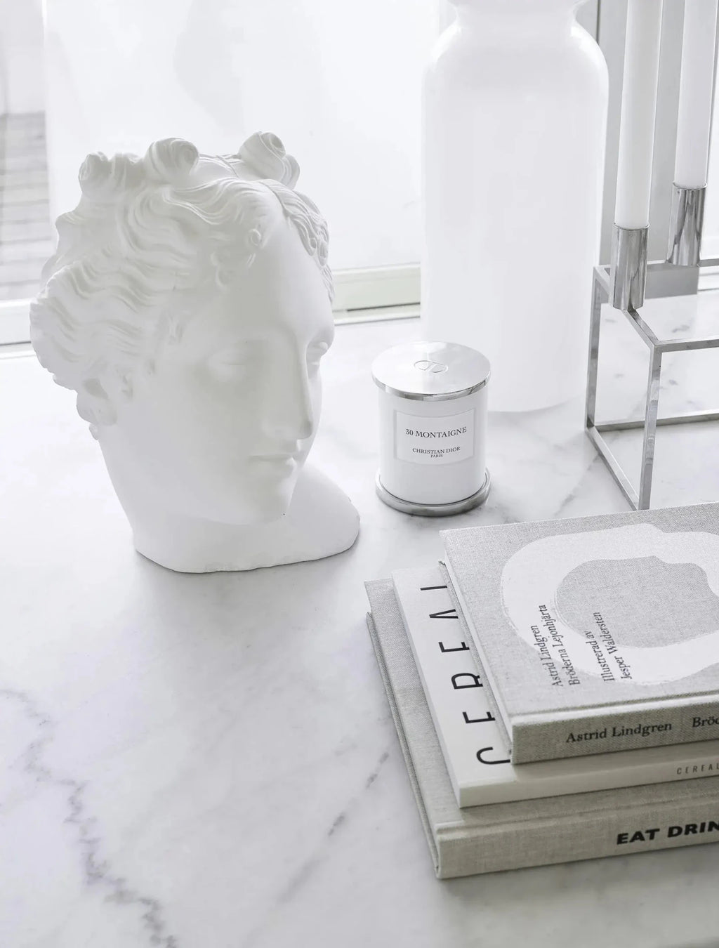 Happy Homes - White Walls - LUXONAS