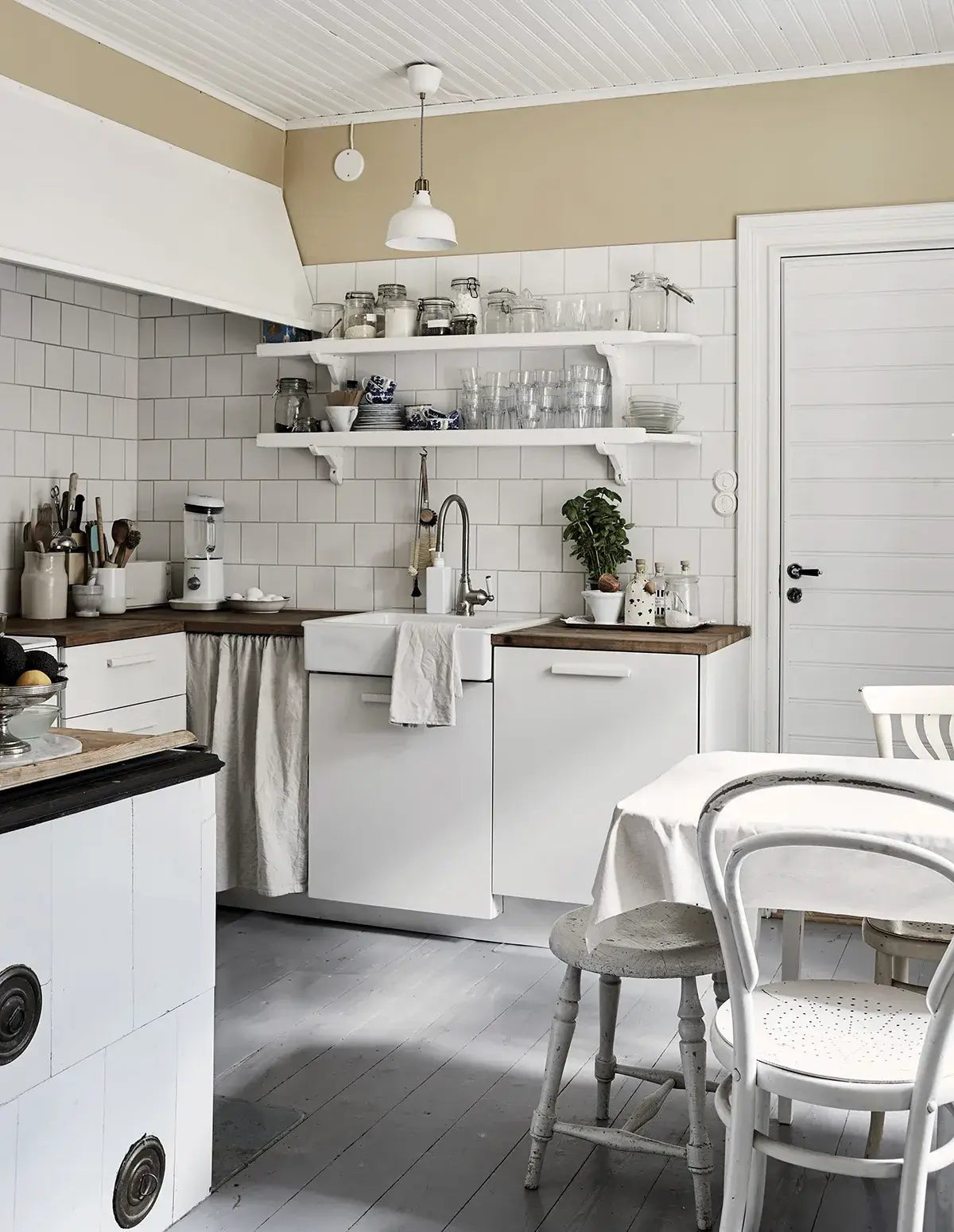 Home Made - Secrets To Timeless Interiors - LUXONAS