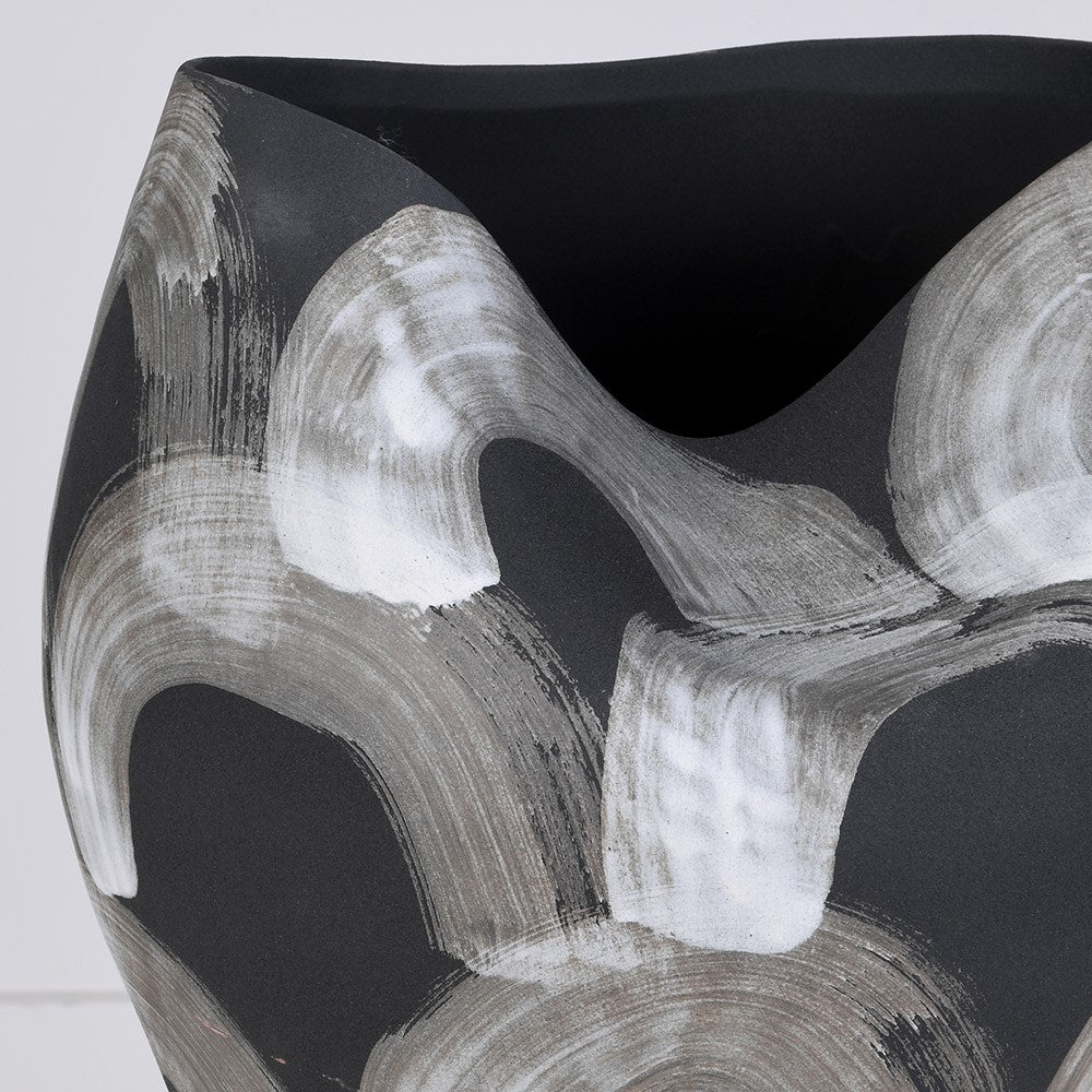 Lacca Porcelain Vase - LUXONAS