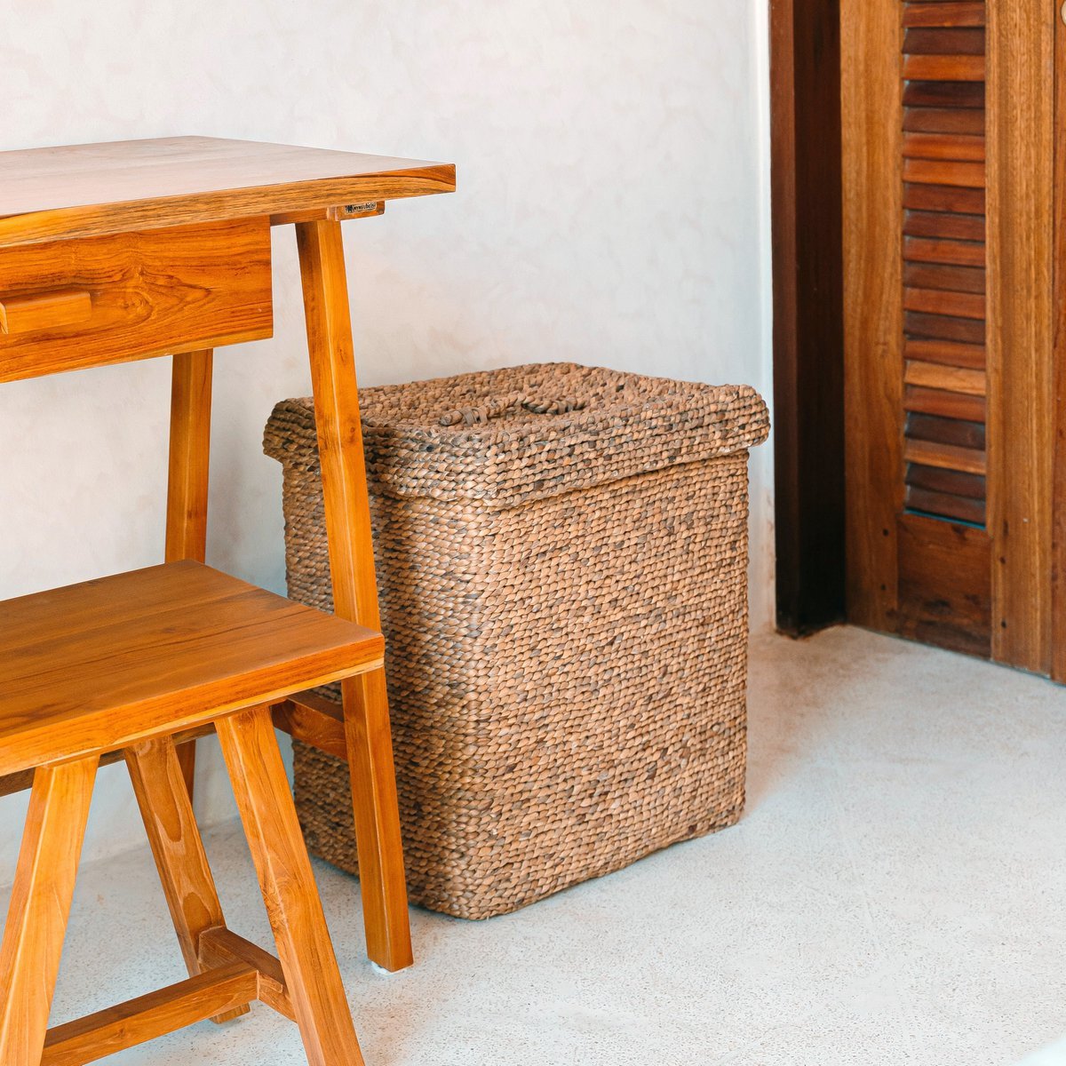 Large Laundry Basket with Lid – Decorative Woven Brown Basket – Rectangular Laundry Hamper – Boho Basket Handmade from Water Hyacinth SEMERU - LUXONAS HOME