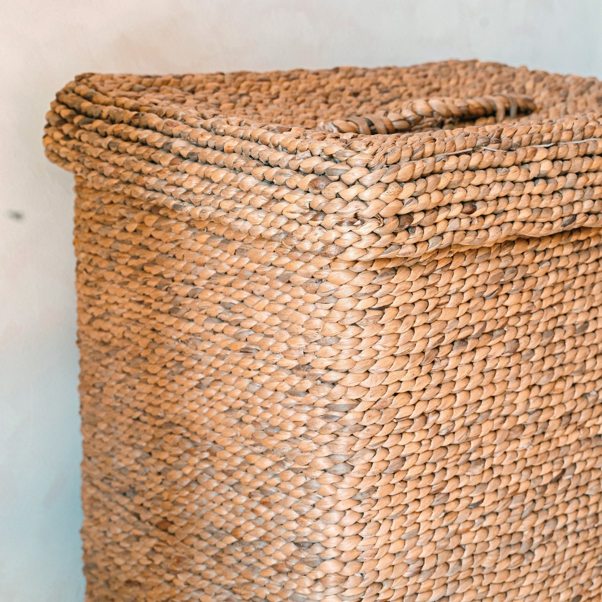 Large Laundry Basket with Lid – Decorative Woven Brown Basket – Rectangular Laundry Hamper – Boho Basket Handmade from Water Hyacinth SEMERU - LUXONAS HOME