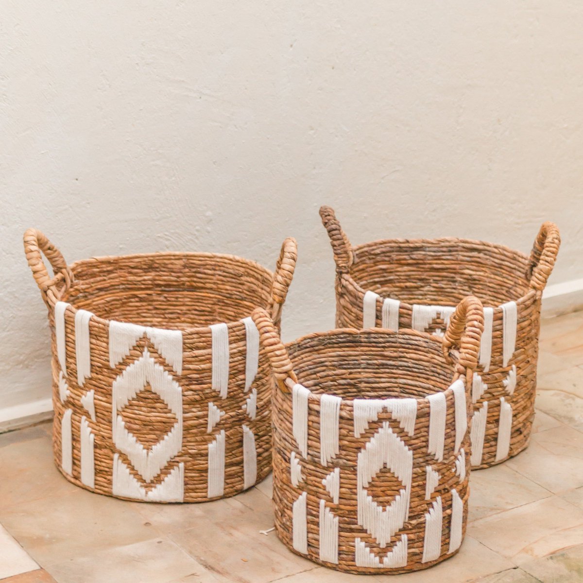 Laundry Basket Plant Basket Large Round NASARI Made of Banana Fibre with Cotton Macrame Pattern - LUXONAS HOME